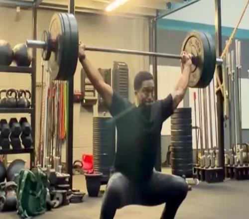 前英超名将迪斯汀：我在健身中找到了自我，这甚至比踢球更难