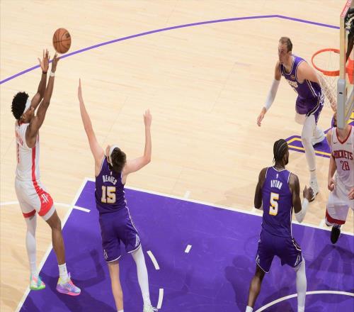 保留悬念！将比赛带回休斯顿！14记三分，系列赛至今最佳表现！