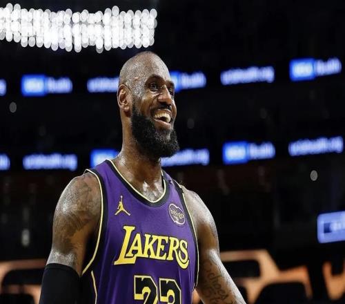 詹姆斯谈自己名字由来：那是我祖父好朋友的名字，妈妈很喜欢