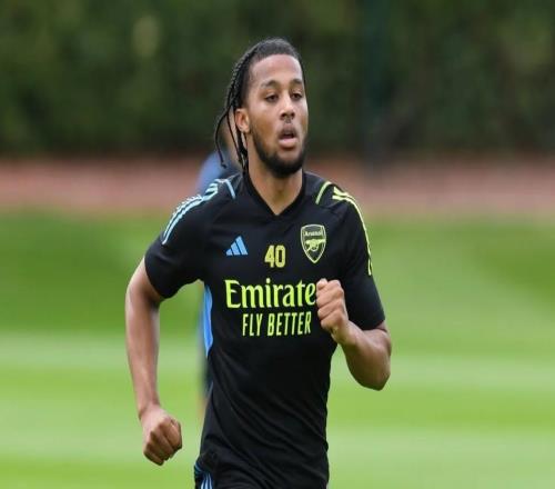 前阿森纳青训球员班代拉重返科尔尼基地训练，他在寻找新球队