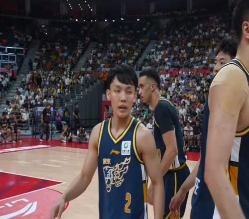 加盟廣東成首選CBA強力中鋒鎖死法爾，這才是杜鋒的5號位答案！