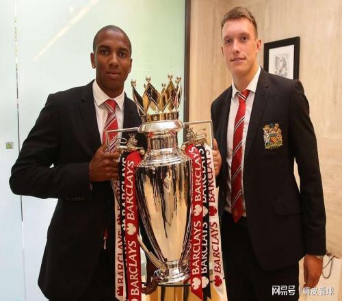 自宣！曼联老队长最快周末退役，曾夺英超意甲冠军，遗憾错过欧冠