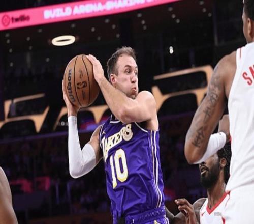 从30到32！湖人耻辱惨败，詹姆斯25+7，里夫斯22分，艾顿18+17