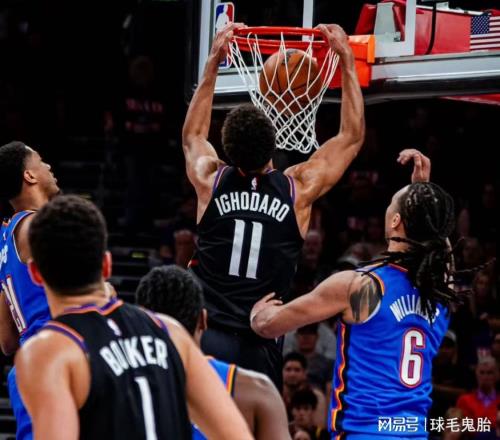 我勒个去！一个二轮秀，去年被火箭扫地出门，今年季后赛场均26分