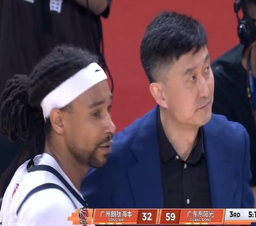 廣東男籃大勝?gòu)V州，杜鋒戰(zhàn)術(shù)調(diào)整起奇效胡明軒21+4+6薩林杰24+14