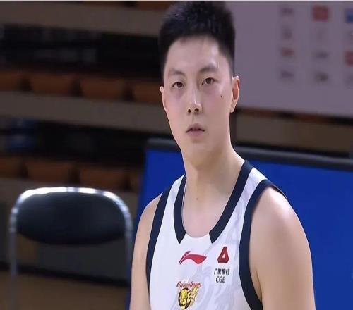 廣東男籃大勝廣州男籃！胡明軒強勢發揮，杜鋒指導完美調整迎來救贖，回主場勝率大增