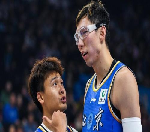 赵睿、曾凡博出战！北京季后赛12人大名单确定，终于等到最强阵容