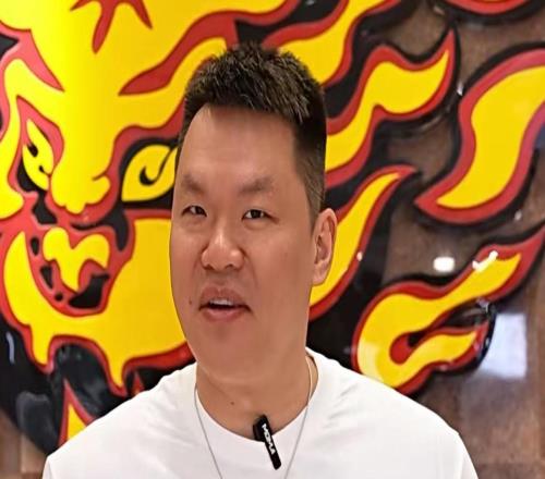 广东3消息！胡明轩罕见发声，徐杰伤情更新，全队已抵达北京
