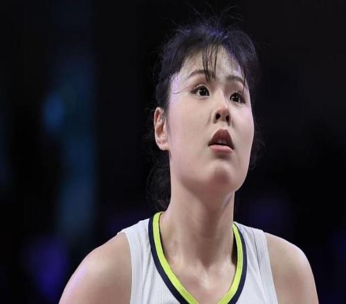 中国两人征战新季WNBA：李月汝韩旭进大名单冉珂嘉被选中未赴美