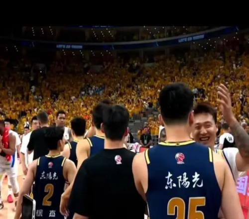 溫馨！北京隊1球員滿面笑容，祝賀張皓嘉他感謝宏遠感恩杜鋒