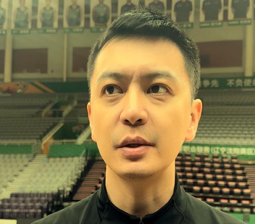 楊鳴深夜發(fā)聲！球迷浮想聯(lián)翩，若真和張慶鵬互換，關(guān)注度絕對拉滿