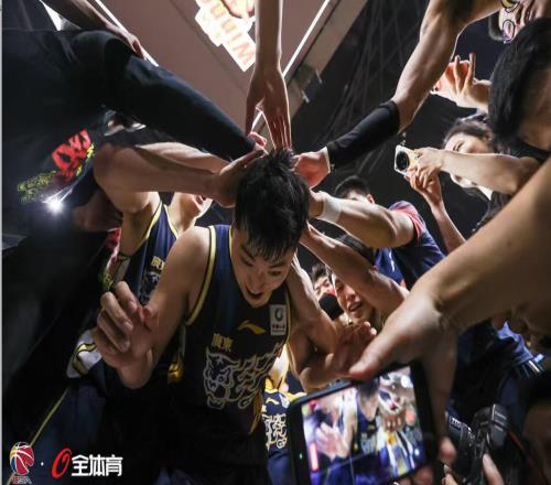 廣東絕殺，三人有功，他這一拔值2000萬，球迷：下季得爭取留下他