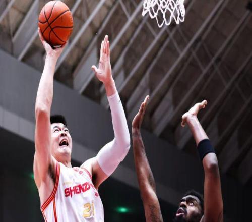 重回20歲！33歲老將獨砍6+3+3+2+1，硬剛兩大NBA級別內線不落下風