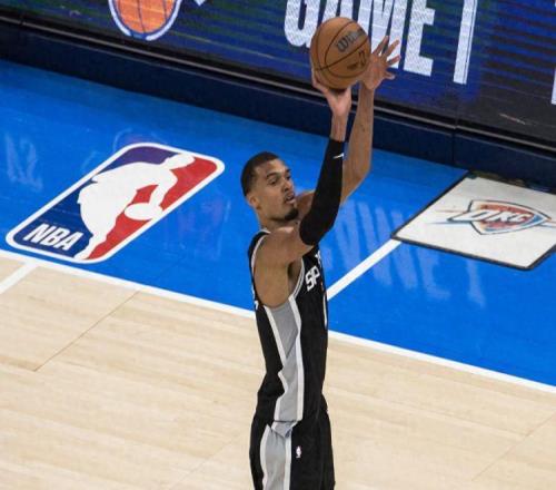 就在今天，文班統治籃下，打爆MVP，創造80年NBA獨一無二紀錄