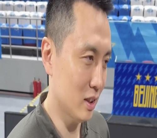 古德溫腳纏冰袋結束訓練，盧偉：小傷都會有，到這個份上必須堅持