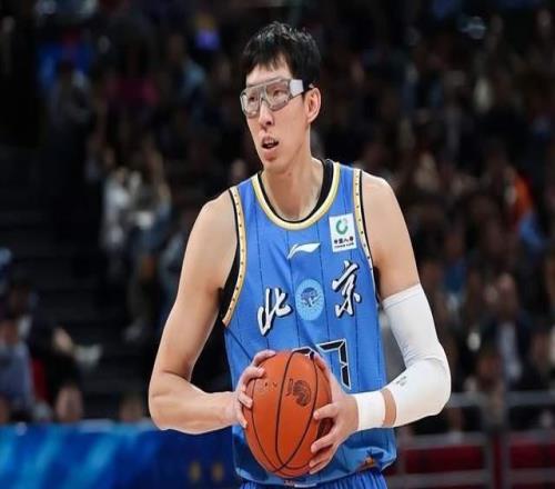 三巨頭發威，上海客場15分碾壓北京！周琦趙睿集體迷失