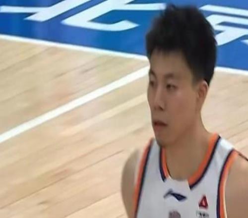 鋒線對決完敗，曾凡博5中1僅得到5分，張鎮麟砍14分6板2斷