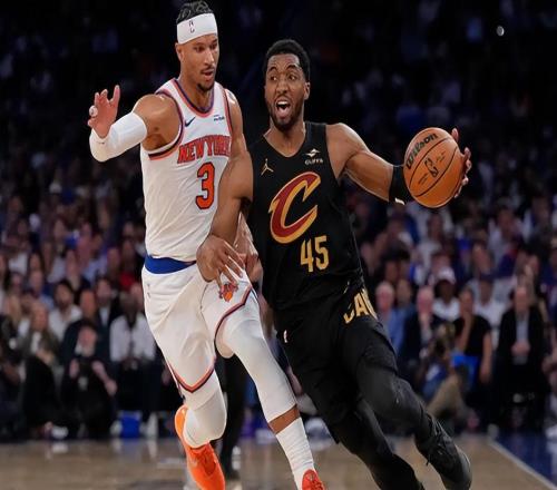 拿著聯(lián)盟前十的大合同，季后賽卻變軟腳蝦25歲成NBA最被高估球員