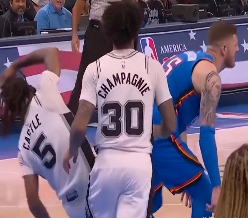NBA又現名場面！哈滕強拽卡斯爾頭發，裁判未吹罰，楊毅點名原因