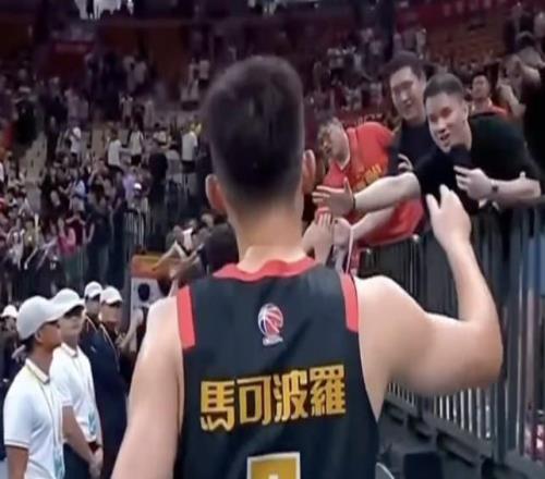 媒體人：周鵬與深圳的合同今夏到期，不排除退役回歸家庭的可能