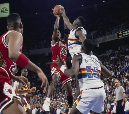 庫里和鄧肯誰歷史地位更高NBA最新前十排名引發(fā)大亂戰(zhàn)