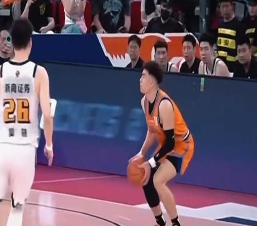 總決賽奇兵！李添榮三分6中4轟16分高效爆發不講理三分打停解說
