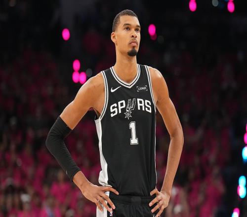 Shams：文班G5賽后未接受采訪，遭到NBA官方警告