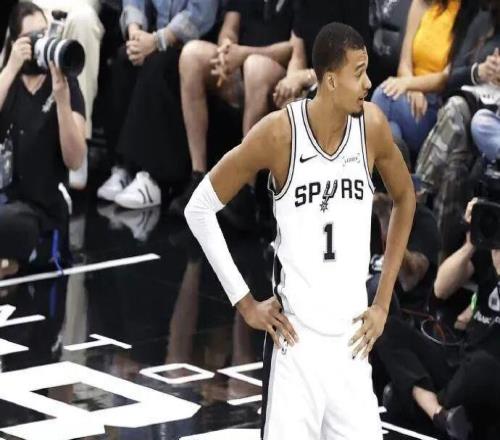 NBA警告文班！肖華剛剛發聲，表揚裁判，鼓勵假摔！