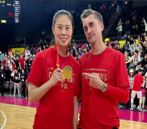 5月28日，中國女籃最新消息：王思雨征戰WNBL，李夢高調曬合照