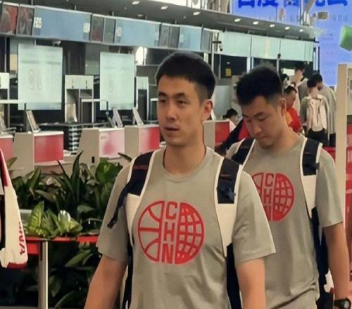 赵继伟领衔男篮已抵达长沙！高诗岩续约山东,广东宏远接触CBA状元