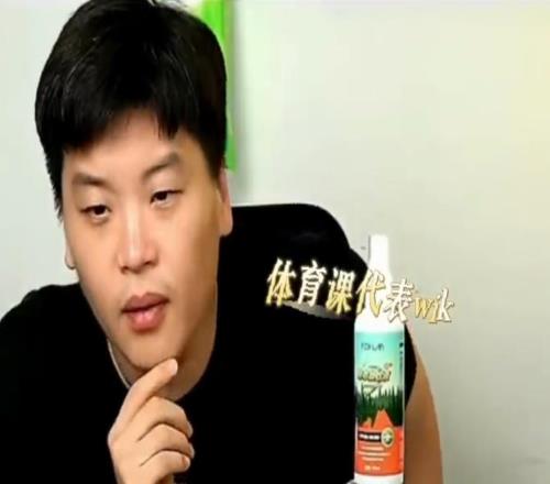 第十次1單2分！樊振東頒獎(jiǎng)臉都笑成花兒創(chuàng)7紀(jì)錄德媒評(píng)“凱撒樊”