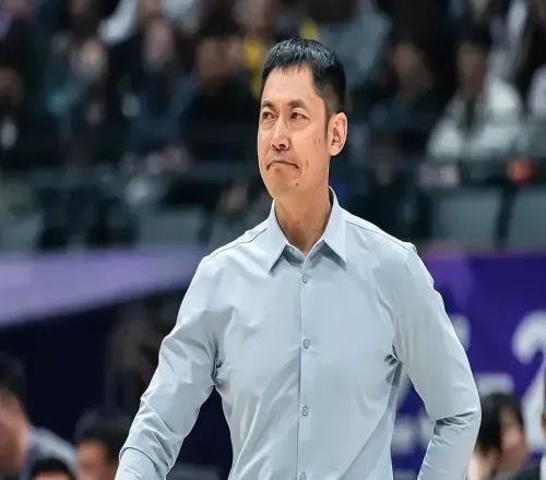 張慶鵬確定離任，本賽季用人+攻守都不行，北控天亮了