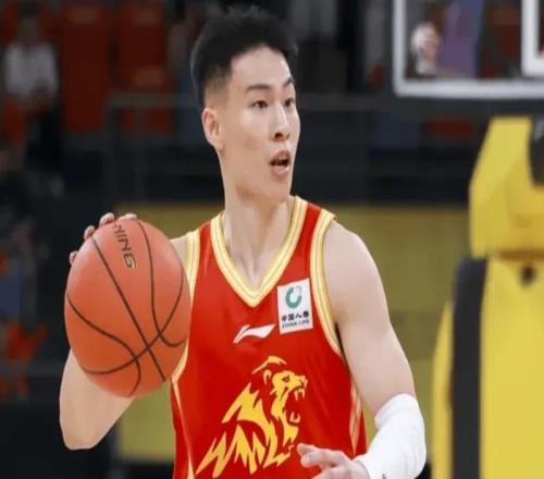 林秉圣統治攻守，誰注意王博下場后親自遞水，早該這樣了！