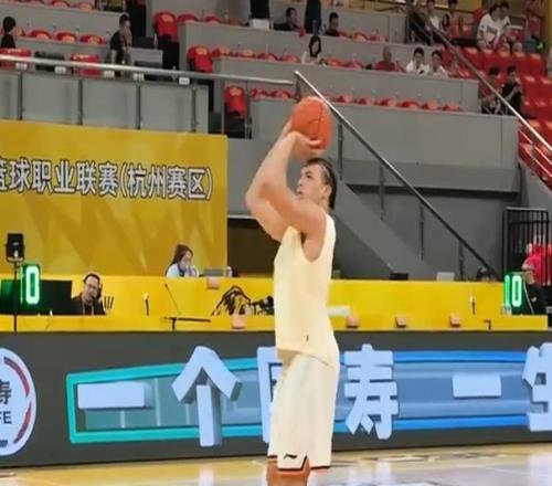 洛夫頓G4僅打兩分鐘，盧偉明確表示效果不佳，雙小外壓力大！