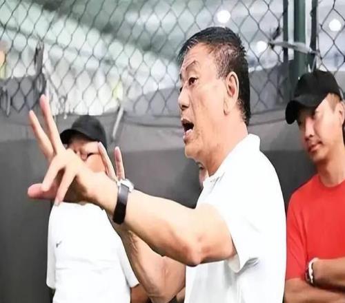 69歲前國(guó)腳：仍未退休，是上海女足總教練，兒子曾是中超最小球員
