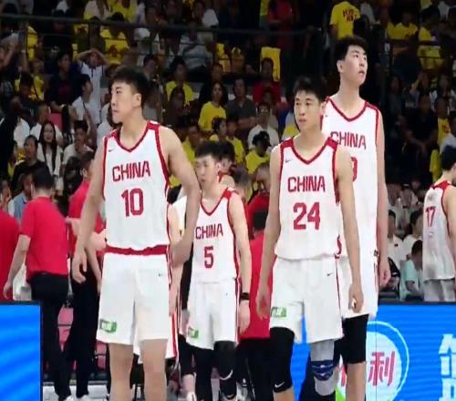 中國男籃4分險勝塞爾維亞勁旅，徐昕10分8板4封蓋，王俊杰18+14