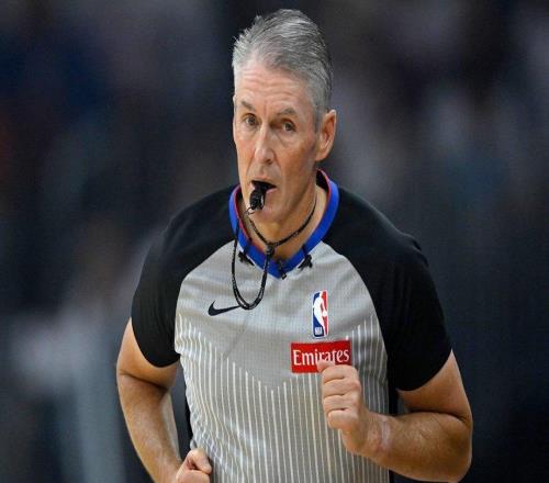 斯科特福斯特執(zhí)法NBA總決賽第一場，令馬刺和尼克斯球迷擔憂