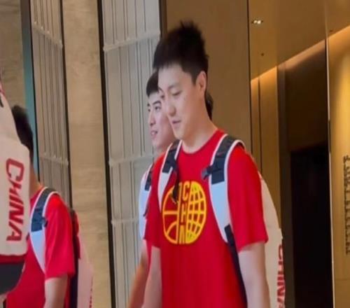 胡明軒正式離隊(duì)！中國男籃調(diào)整陣容，MVP歸隊(duì)