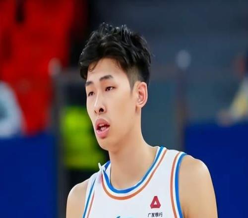 中國男籃打完2場熱身賽，鄒陽領銜4人可以拜拜了，郭士強快出手吧