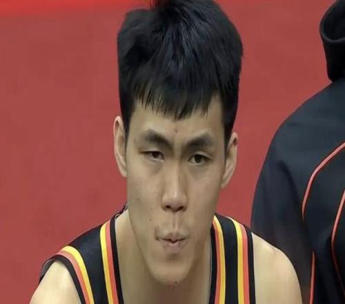 龐崢麟17分中國男籃遭遇絕殺，王俊杰回歸男籃依舊害怕緊逼