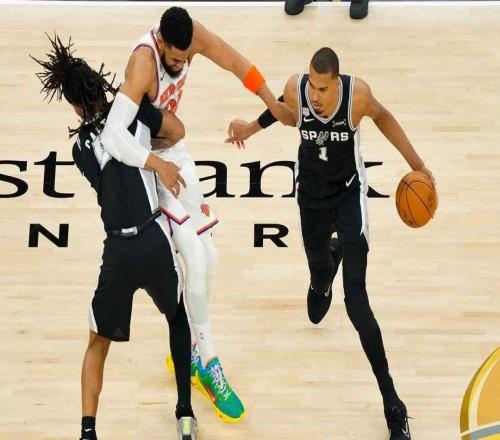 終身禁賽，2球迷因與文班亞馬場上自拍事件被禁止進(jìn)入所有NBA球館