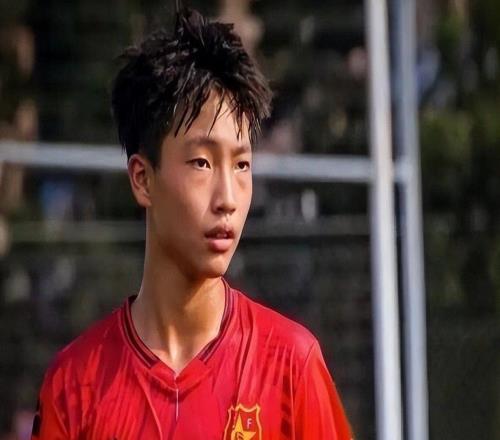 李昊炎何許人也能讓巴薩青訓打破46年慣例，簽下首位中國少年！