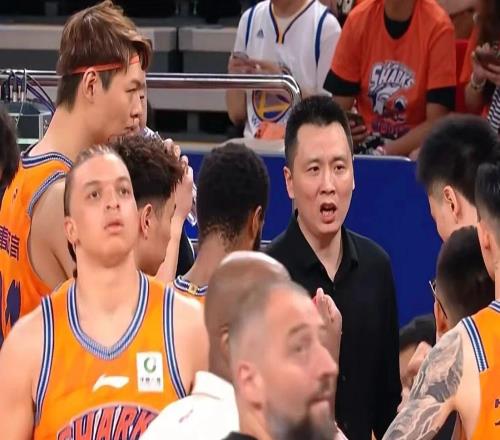 41！上海男籃21分大勝廣廈奪冠王哲林29+15胡金秋20+9布朗33+7