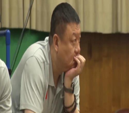 大捷報！中國男籃又贏了：12分大勝韓國隊，開心笑了，擊掌慶祝