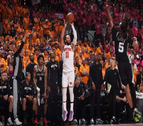 NBA調(diào)查球迷"假摔"手勢挑釁布倫森事件