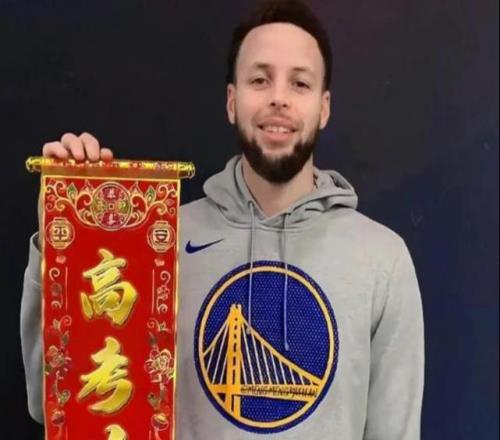 你好！詹姆斯，剛剛，庫里親自下場