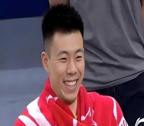CBA消息！上海男籃收罰單，張鎮(zhèn)麟鎖頂薪合同，十人合同集體到期