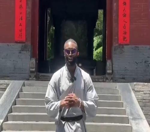 學文班亞馬布朗也來少林寺，還想來中國打球