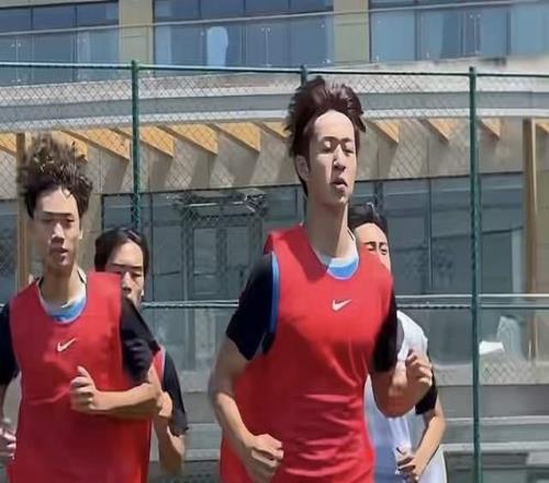 5外援推遲歸隊大連集結開練朱鵬宇杯賽有望首發國足經歷助提升