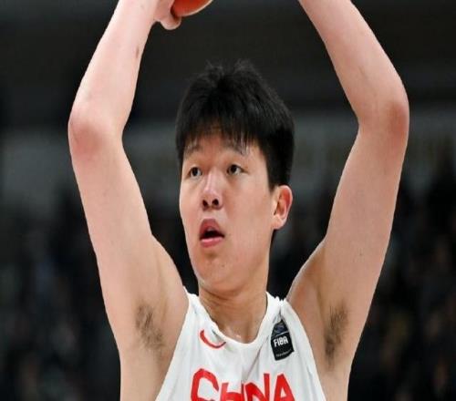 中國男籃VS澳大利亞！楊瀚森回歸首秀，搭檔王俊杰，CCTV5直播